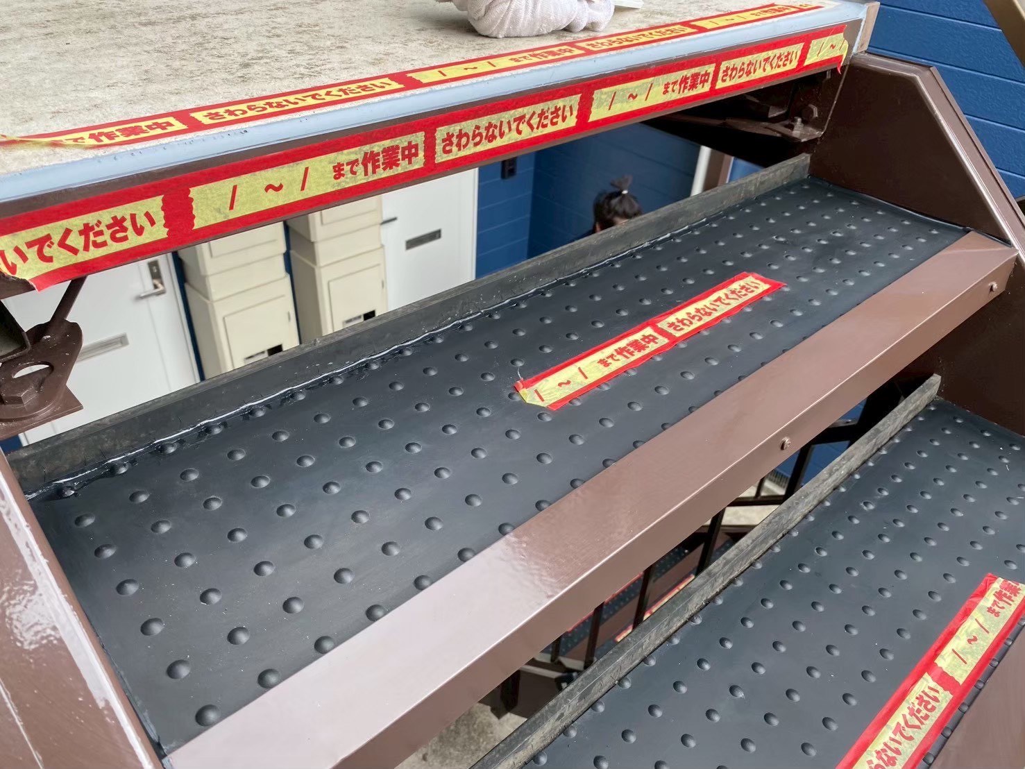 小口部分の板金加工とシーリング処理